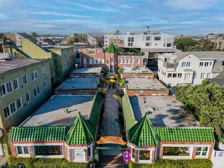 517 Ocean Front Walk, Venice, CA à louer - Photo du bâtiment - Image 2 de 6