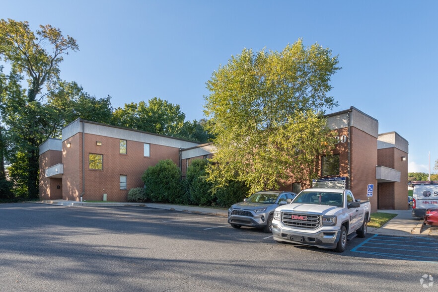 930 E Old Harmony Rd, Newark, DE à louer - Photo du bâtiment - Image 2 de 5