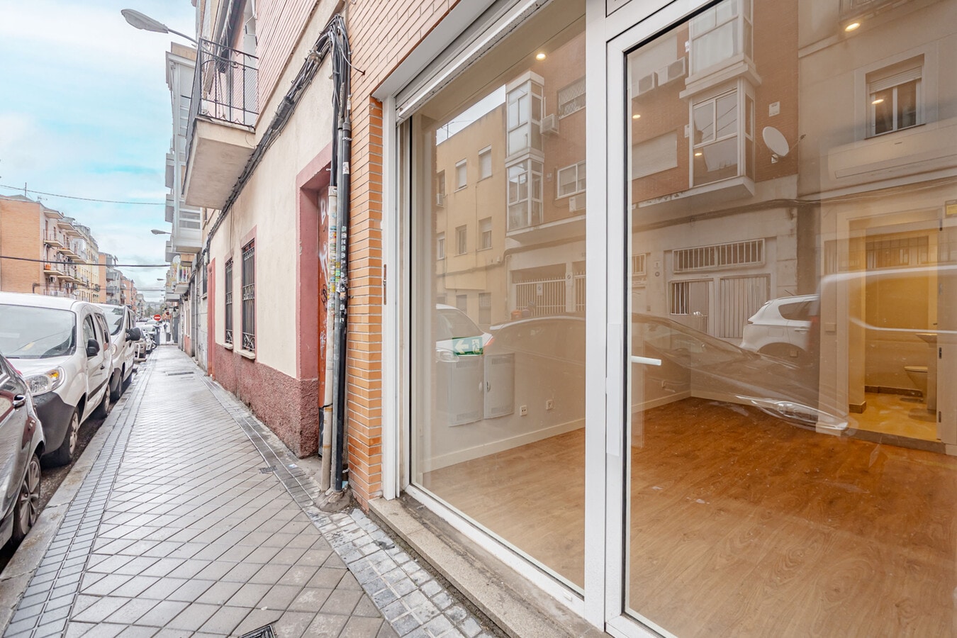 Calle de los Ferroviarios, 49, Madrid, MAD 28026 - Unit 01 -  - Interior Photo - Image 1 of 8