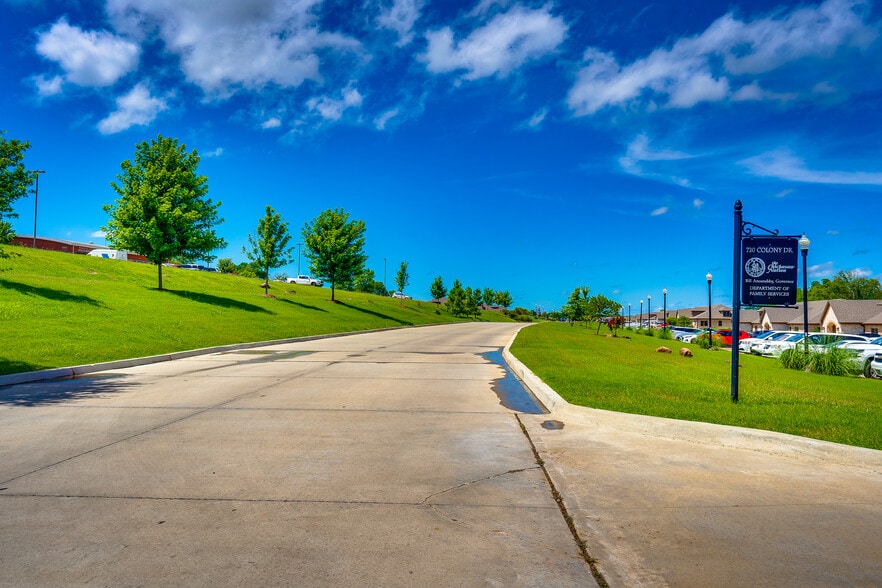 710 Colony Dr, Ada, OK à louer - Photo du bâtiment - Image 3 de 13