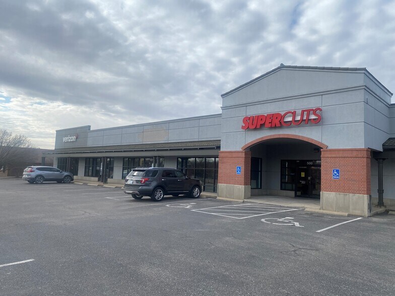 229 N Andover Rd, Andover, KS à louer - Photo du bâtiment - Image 3 de 9