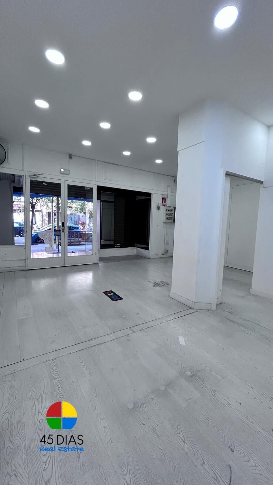 Commerce de détail dans Cerdanyola del Vallès, Barcelona à louer Photo intérieure- Image 1 de 6