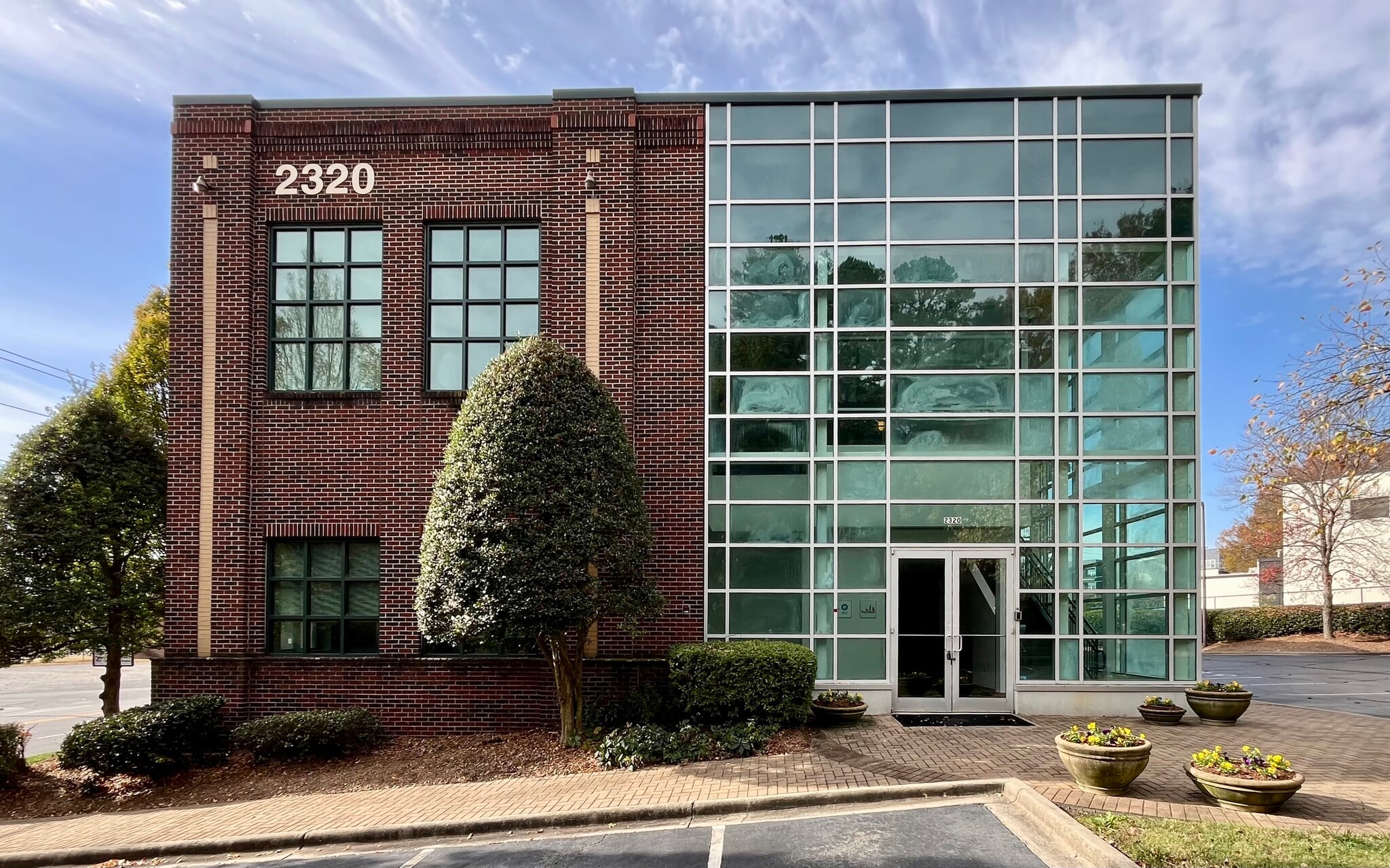 2320 W Morehead St, Charlotte, NC for lease Building Photo- Image 1 of 11