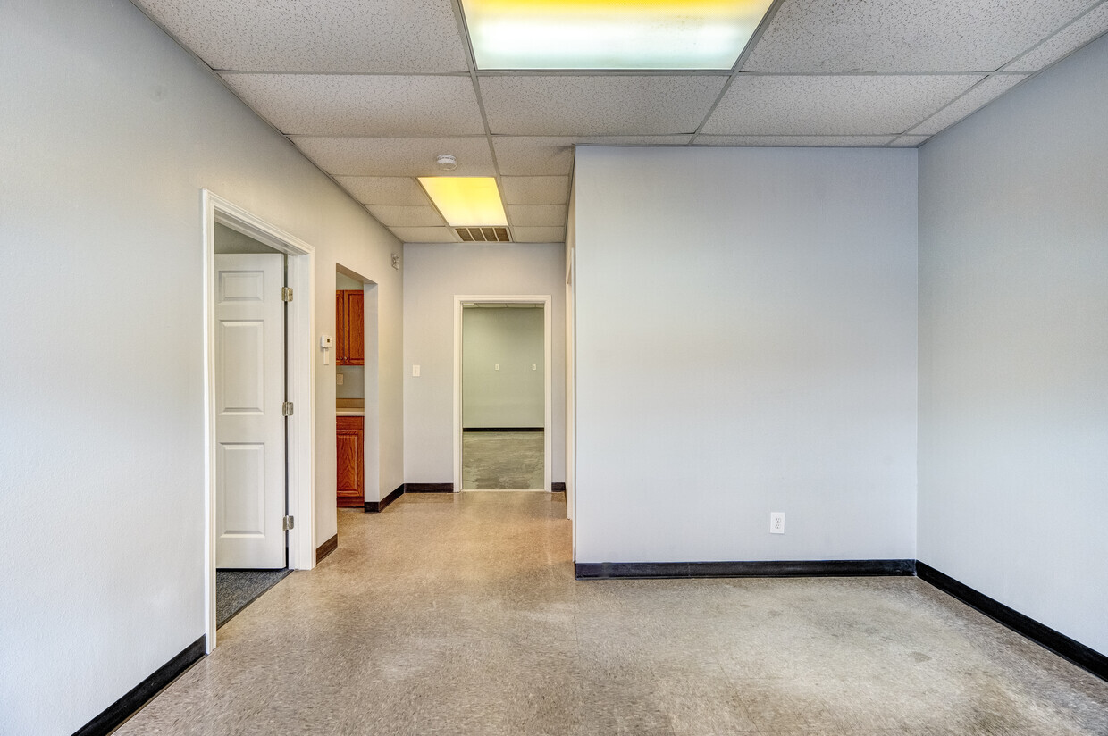 25003 Pitkin Rd, Spring, TX for lease Interior Photo- Image 1 of 1