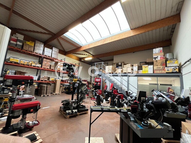 Flex in Décines-Charpieu for lease - Interior Photo - Image 3 of 20