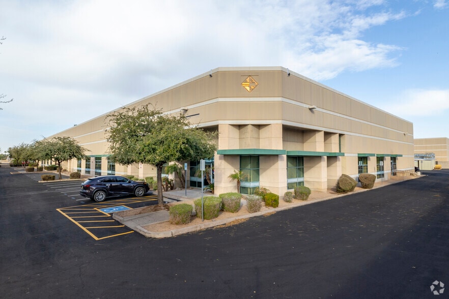 1019 N Colorado St, Gilbert, AZ for lease - Primary Photo - Image 1 of 8