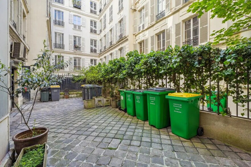 Flex dans Paris à louer - Photo du bâtiment - Image 3 de 15