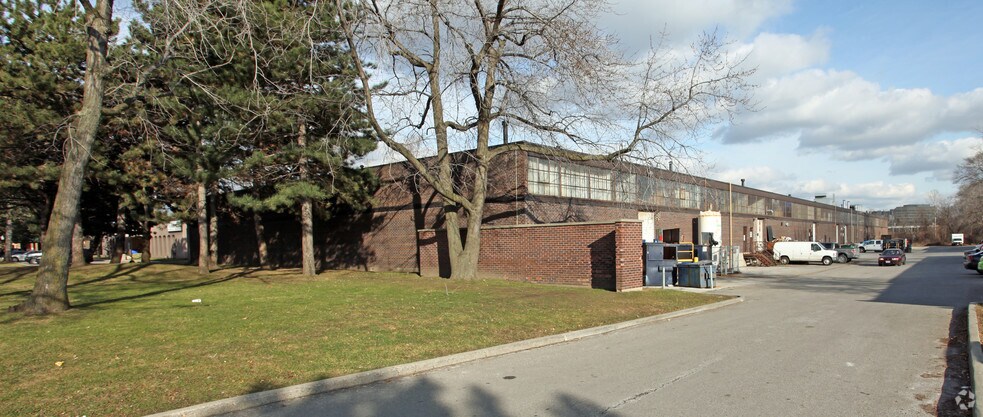 1885-1929 Leslie St, Toronto, ON for lease - Building Photo - Image 2 of 7