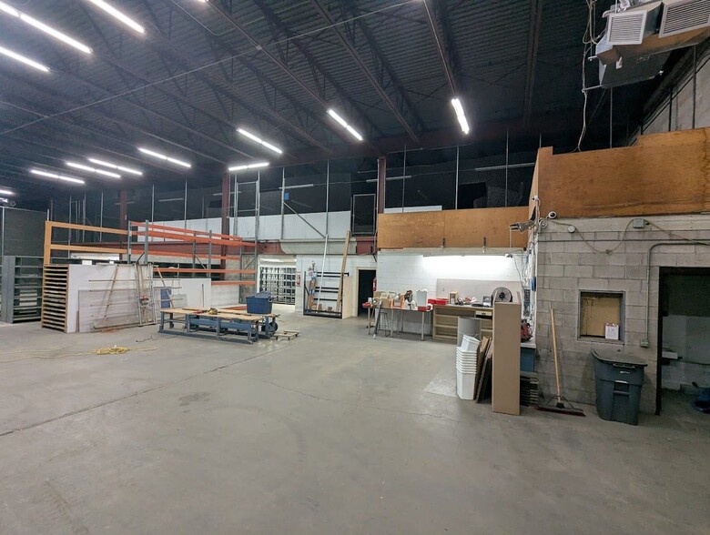 284 Bliss St, West Springfield, MA for lease - Building Photo - Image 3 of 13