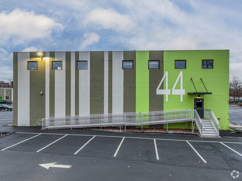 44 Green River Way, Watertown, MA à louer - Photo du bâtiment - Image 2 de 3