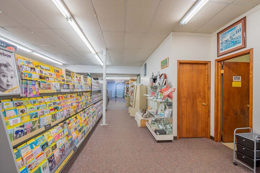 221 Kennedy Memorial Dr, Hoyt Lakes, MN à vendre - Photo intérieure - Image 3 de 22