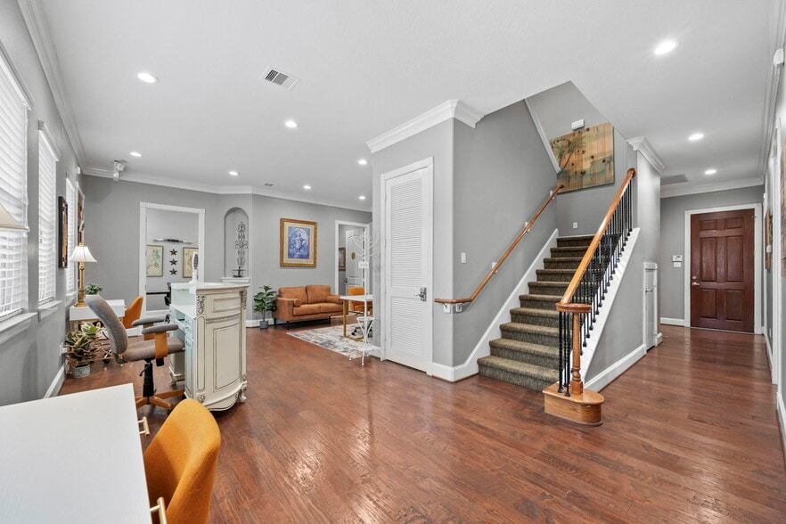 303 Longmire Rd, Conroe, TX à vendre - Photo du bâtiment - Image 3 de 13