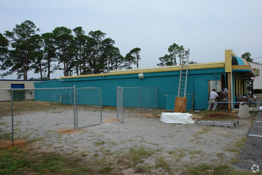 90 Mary Esther Blvd, Mary Esther, FL for lease - Building Photo - Image 2 of 23