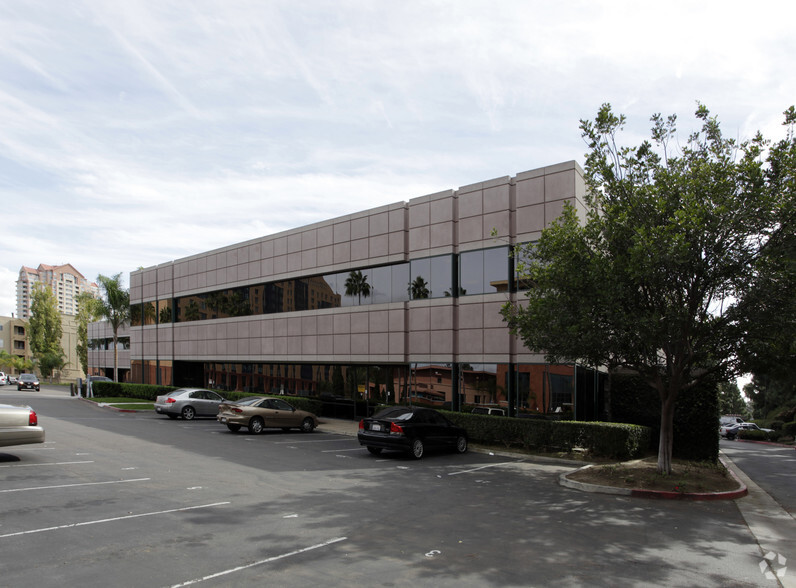 8929 University Center Ln, San Diego, CA for lease - Building Photo - Image 2 of 4