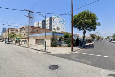 915 E 7th St, Los Angeles, CA à louer - Photo du bâtiment - Image 1 de 5