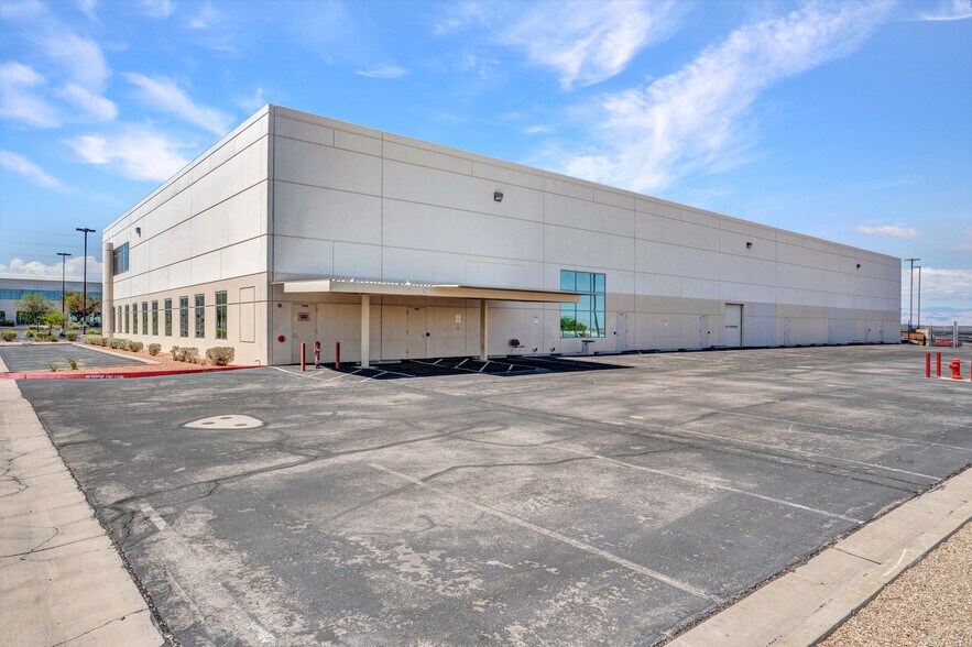 140 N Stephanie St, Henderson, NV à louer - Photo du bâtiment - Image 2 de 3