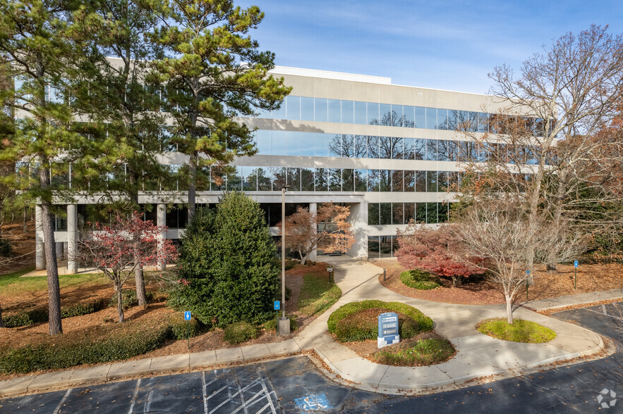 6525 The Corners Pky, Peachtree Corners, GA for lease - Building Photo - Image 1 of 20