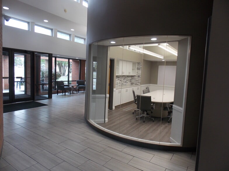 4830-4840 Bob Billings Pky, Lawrence, KS for lease - Interior Photo - Image 2 of 11