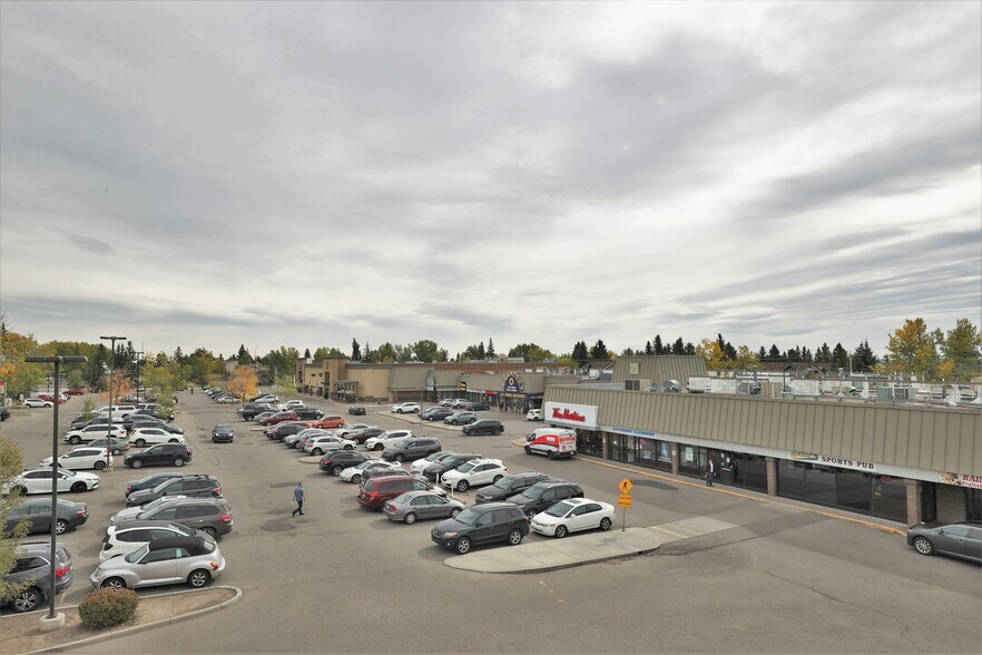 2525 Woodview Dr SW, Calgary, AB à louer - Photo du bâtiment - Image 3 de 3