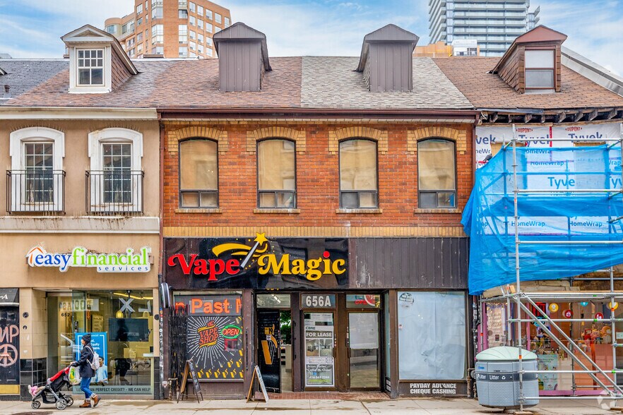 654-656 Yonge St, Toronto, ON à vendre - Photo principale - Image 1 de 1