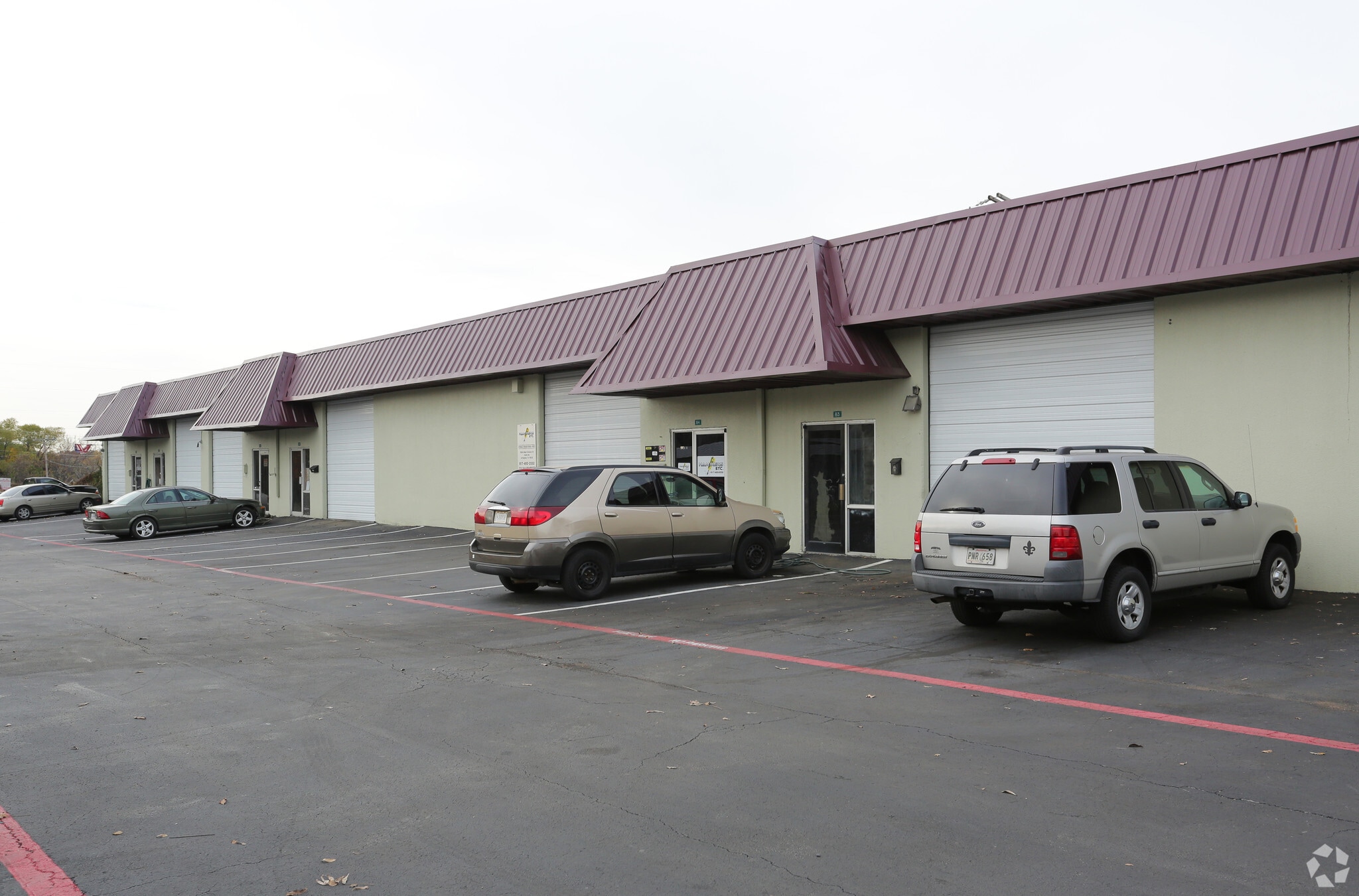 2924 W Division St, Arlington, TX for lease Primary Photo- Image 1 of 2