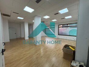 Retail in Cáceres, Cáceres for lease Interior Photo- Image 2 of 10