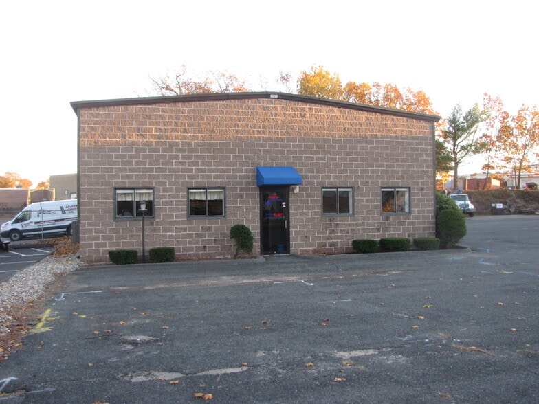 87 Carando Dr, Springfield, MA for lease - Primary Photo - Image 1 of 5