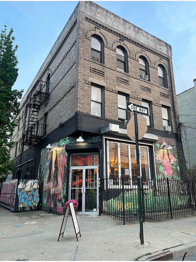 More details for 112 Harrison Pl, Brooklyn, NY - Multifamily for Sale