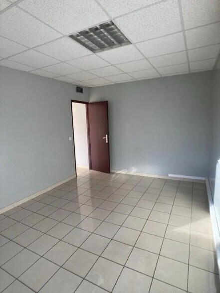 Retail in Toulouse for lease - Interior Photo - Image 3 of 13