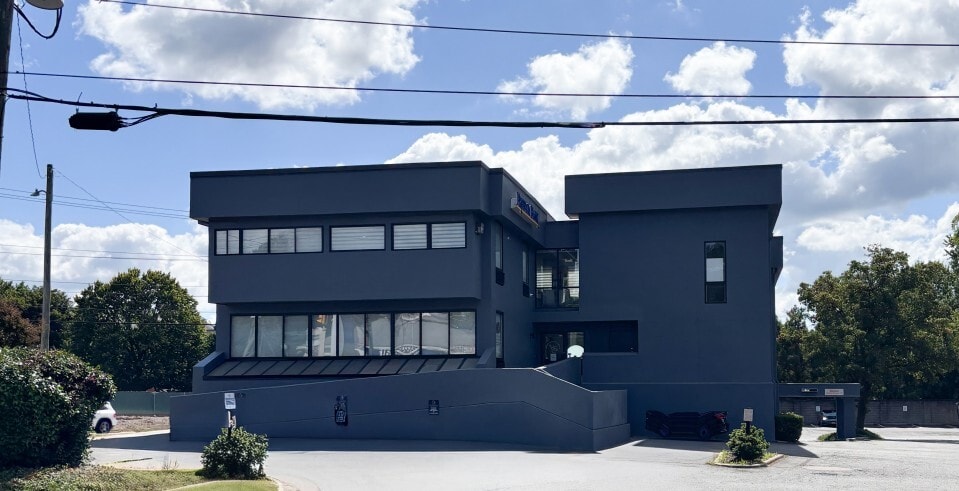 502 W Maple Ave, Vienna, VA for lease Primary Photo- Image 1 of 12