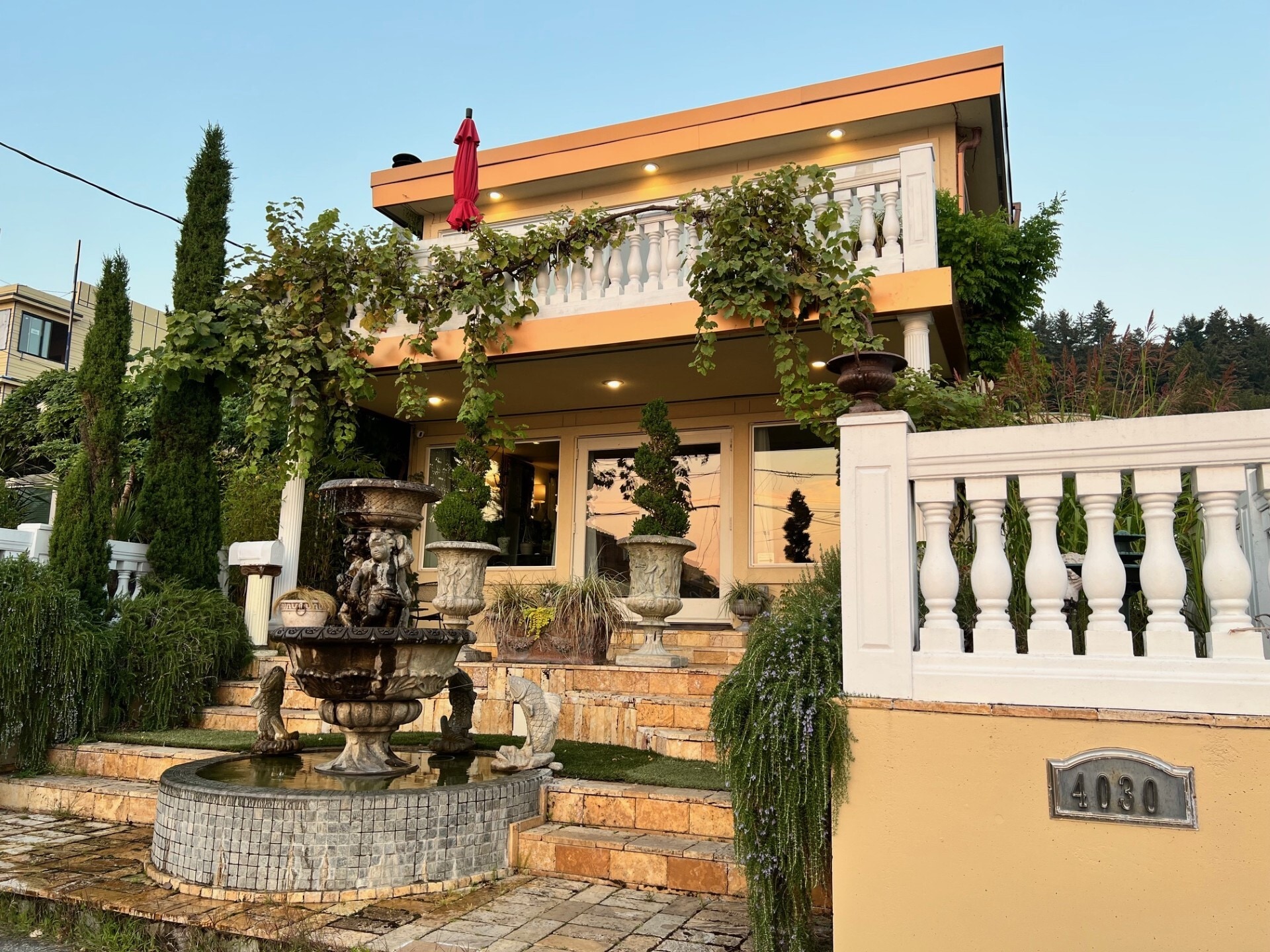 4030 Beach Dr SW, Seattle, WA for sale Primary Photo- Image 1 of 26