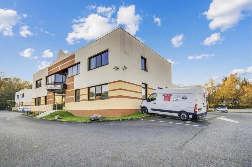 Flex dans Champs-sur-Marne à louer - Photo du bâtiment - Image 2 de 3