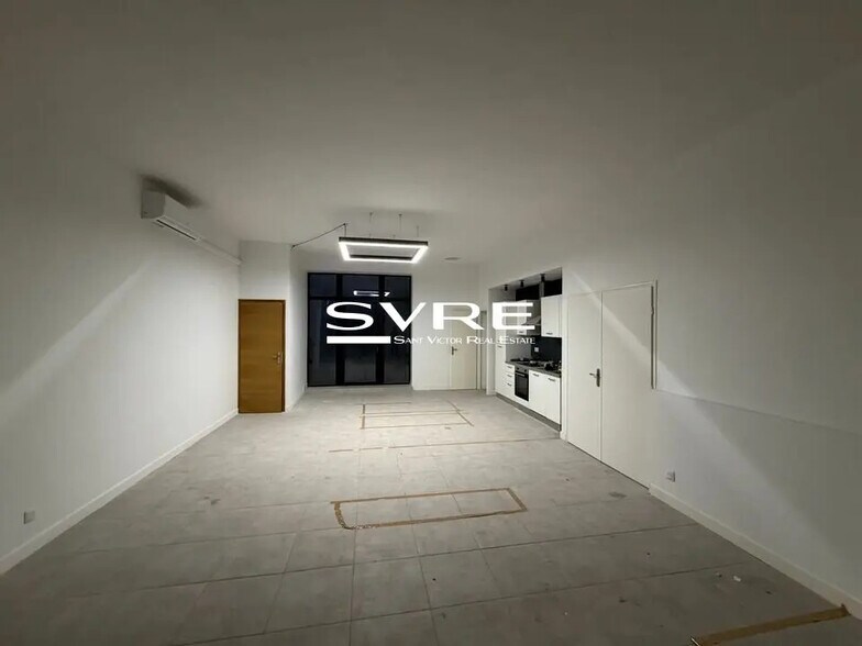 Retail in Marseille for lease - Interior Photo - Image 3 of 6