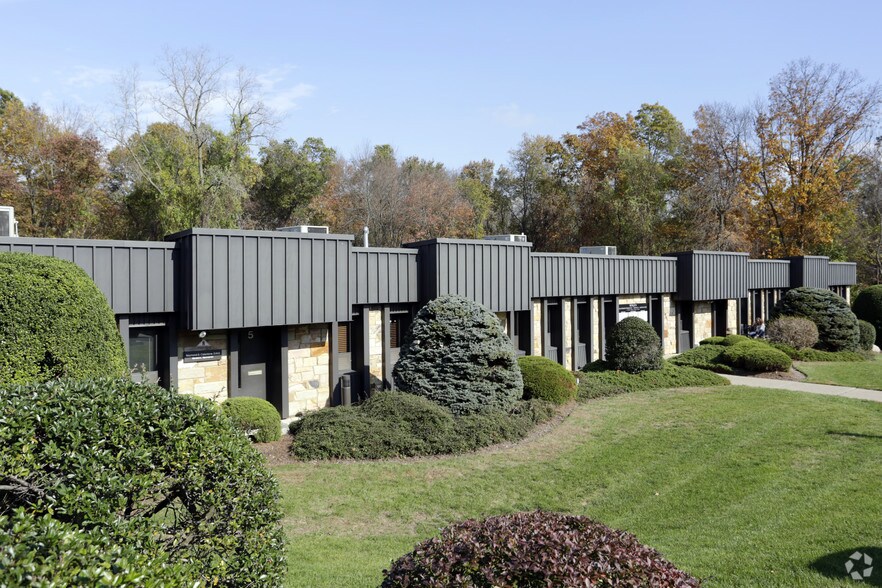 466 Old Hook Rd, Emerson, NJ à louer - Photo du bâtiment - Image 3 de 7