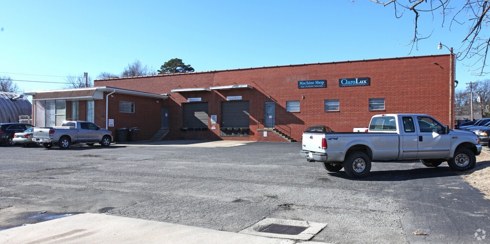 1039 Westside Dr, Greensboro, NC for lease - Primary Photo - Image 2 of 8