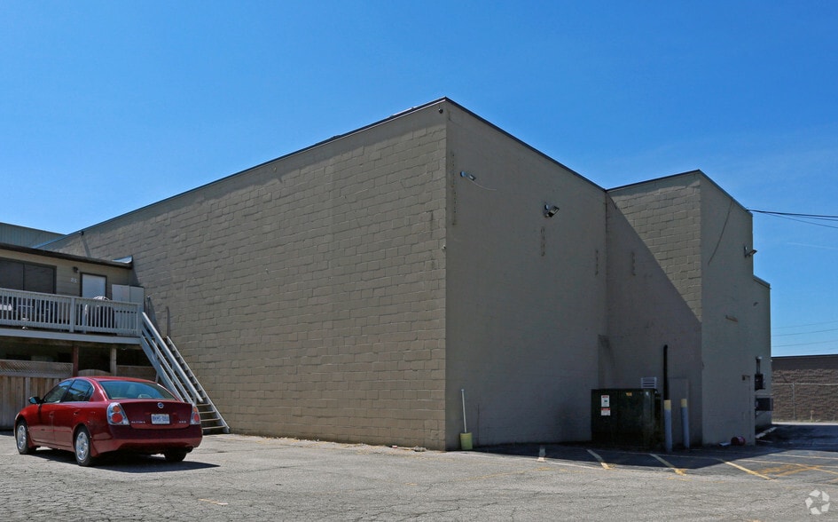 77-83 Davis Dr, Newmarket, ON à louer - Photo du bâtiment - Image 2 de 3