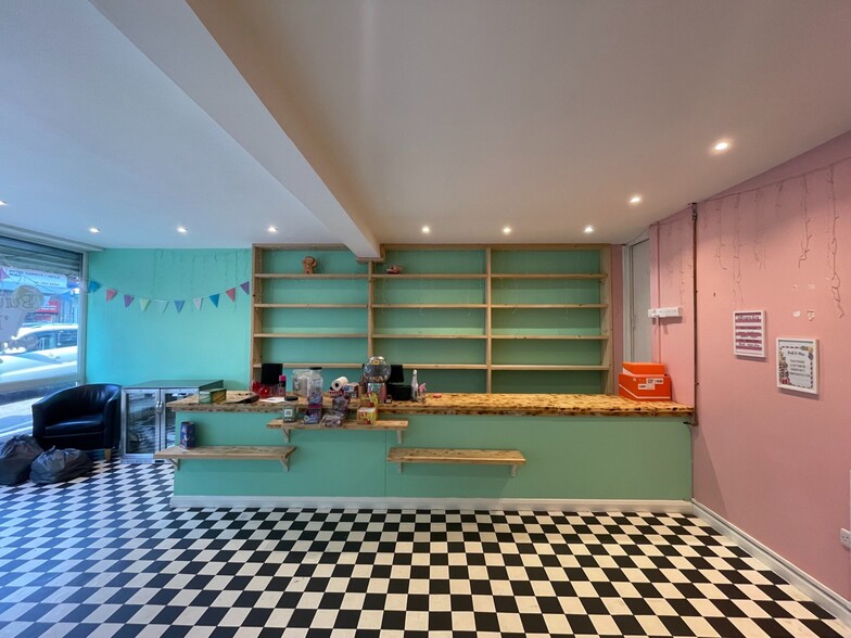 48 Ninfield Rd, Bexhill on Sea for lease - Interior Photo - Image 3 of 4