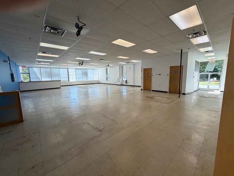 49-55 Fadem Rd, Springfield, NJ for lease - Building Photo - Image 2 of 6