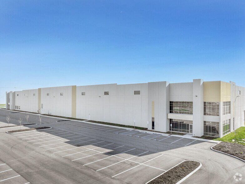 5625 Enterprise Dr, McCordsville, IN for lease - Building Photo - Image 1 of 23