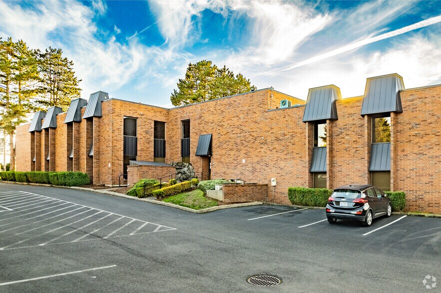 8401 NE Halsey St, Portland, OR à louer - Photo du bâtiment - Image 3 de 5