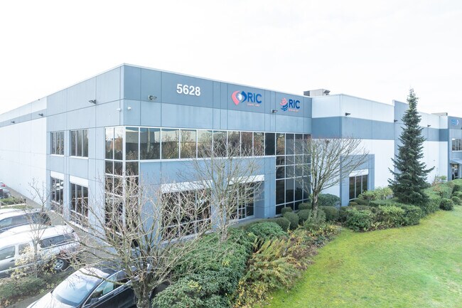 Plus de détails pour 5628 Riverbend Dr, Burnaby, BC - Industriel à vendre