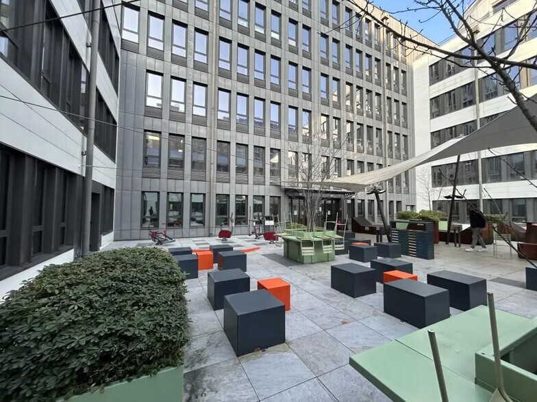 35-37 Rue Louis Guérin, Villeurbanne à louer - Photo du bâtiment - Image 2 de 3