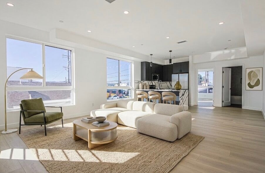 5709 Auckland Ave, North Hollywood, CA for sale - Building Photo - Image 3 of 62