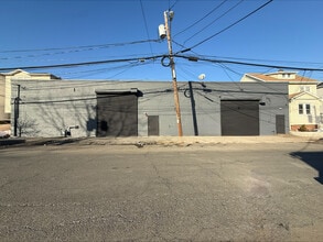 833 Bond St, Elizabeth, NJ for sale Interior Photo- Image 2 of 15