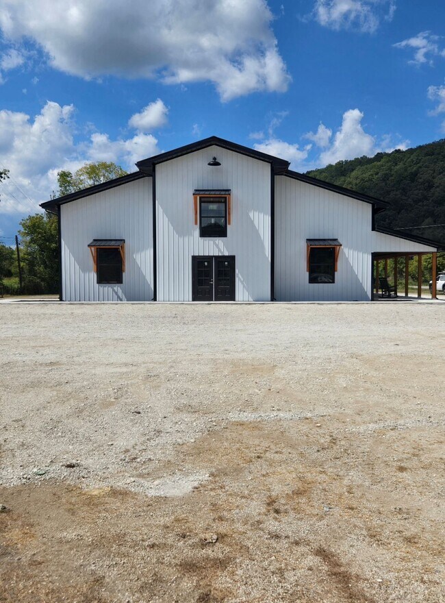 More details for 9585 Campton Rd, Stanton, KY - Flex for Sale