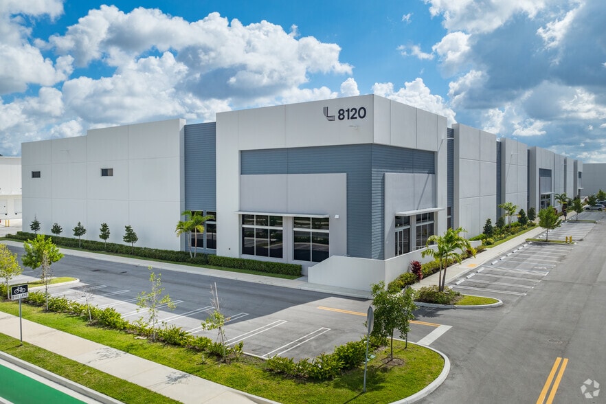 8130 NW 74th St, Medley, FL for lease - Building Photo - Image 3 of 12