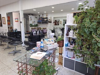 Plus de détails pour Commerce de détail à vendre