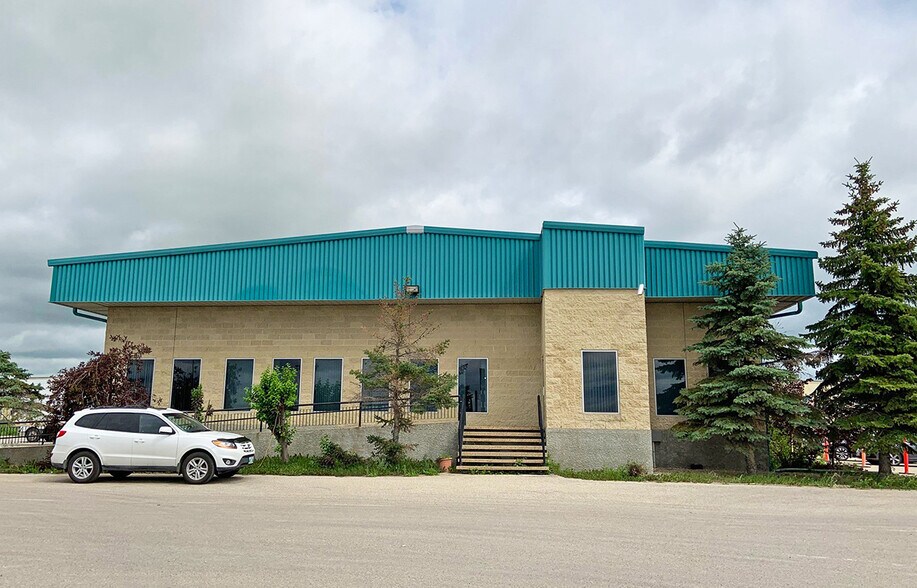 2575 Inkster Blvd, Winnipeg, MB à louer - Photo du bâtiment - Image 1 de 5