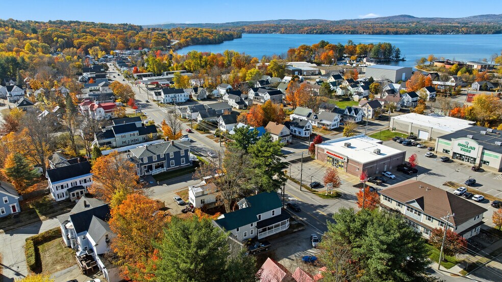 158 Court St, Laconia, NH à vendre - Photo du bâtiment - Image 3 de 53