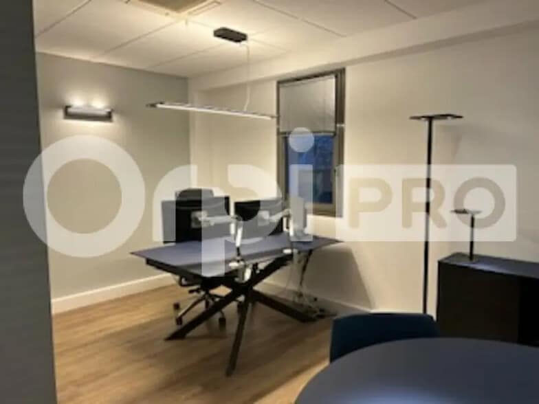 Office in Limas for lease - Interior Photo - Image 3 of 8
